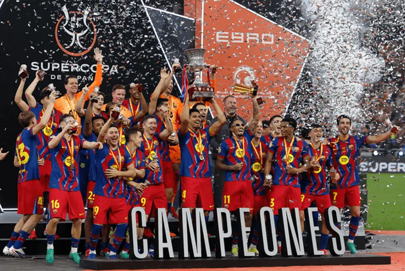 Barcelona đánh bại Real Madrid 3-2 trong trận chung kết Siêu cúp Tây Ban Nha.