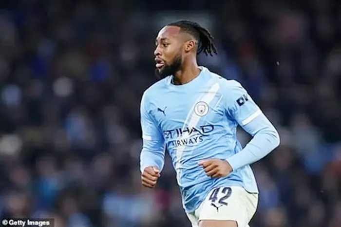 Antoine Semenyo trong màu áo mới Manchester City