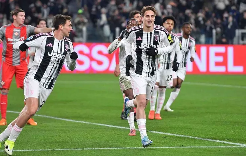 Juventus hủy diệt Cremonese 5-0 để vươn lên vị trí thứ 3 trên bảng xếp hạng Serie A. 