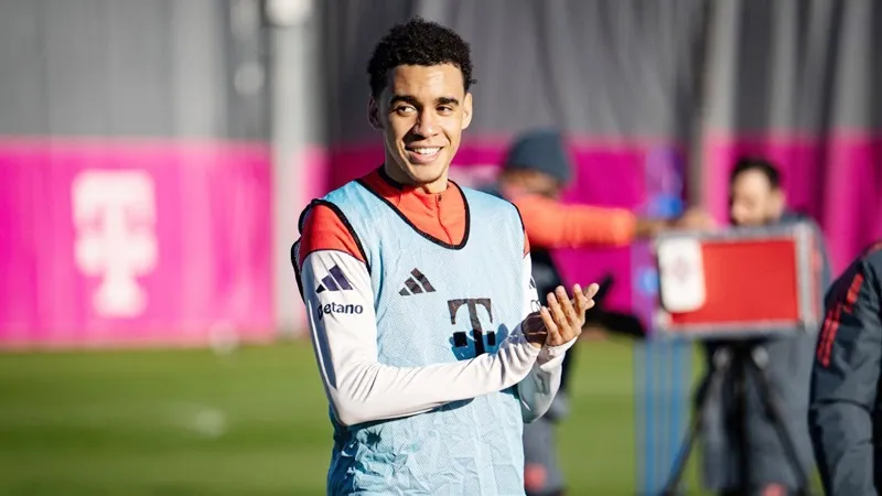 Jamal Musiala sẵn sàng trở lại sau chấn thương gãy xương mác và trật khớp mắt cá chân hồi tháng 7.