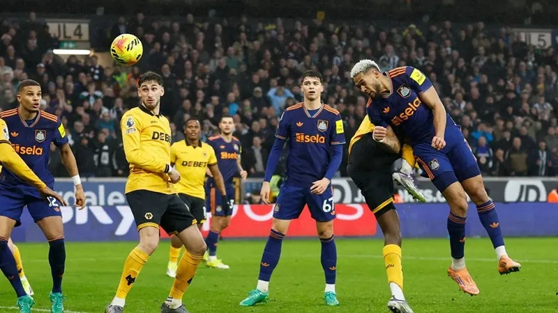 Cơ hội hiếm hoi phút cuối mà Bruno Guimaraes không tận dụng được.