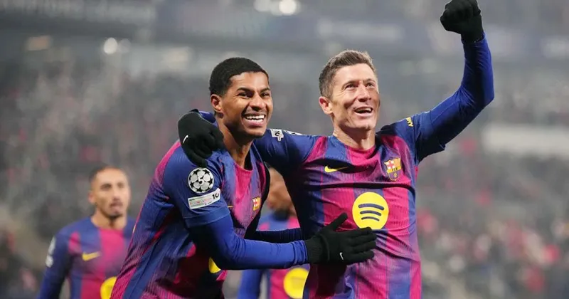 Robert Lewandowski có mùa thứ 15 liên tiếp ghi bàn tại Champions League.