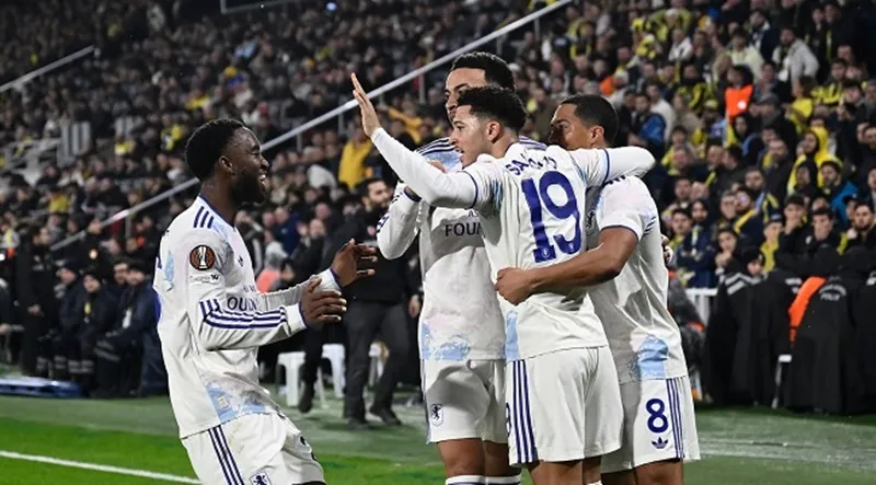 Jadon Sancho ghi bàn giúp Aston Villa chính thức giành vé vào vòng 16 đội Europa League.