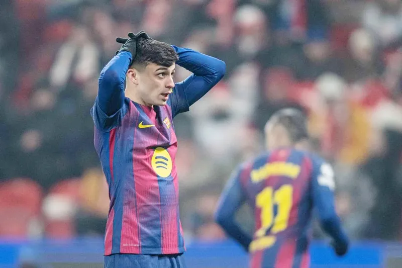 Barcelona chịu tổn thất lớn khi Pedri dự kiến phải nghỉ thi đấu một tháng vì chấn thương gân kheo.