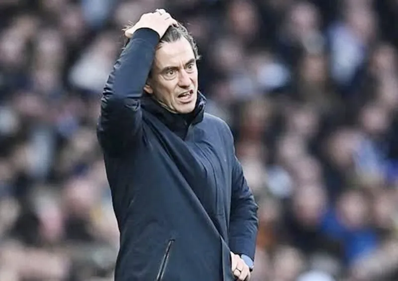 Người hâm mộ Tottenham Spurs một lần nữa dữ dội chỉ trích HLV Thomas Frank.