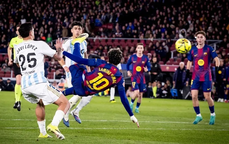 Lamine Yamal ghi bàn thắng bằng cú vô lê đẹp mắt giúp Barcelona đánh bại Oviedo 3-0.