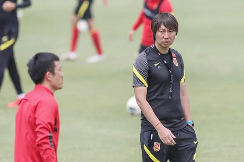 Cựu HLV đội tuyển quốc gia Li Tie nằm trong số những người bị cấm mới nhất. 