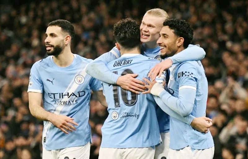 Man.City hiện chỉ kém Arsenal 4 điểm sau chuỗi 3 trận không thắng bất ngờ của Pháo thủ.