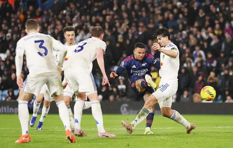 Pha ghi bàn điệu nghệ của Gabriel Jesus ấn định chiến thắng 4-0