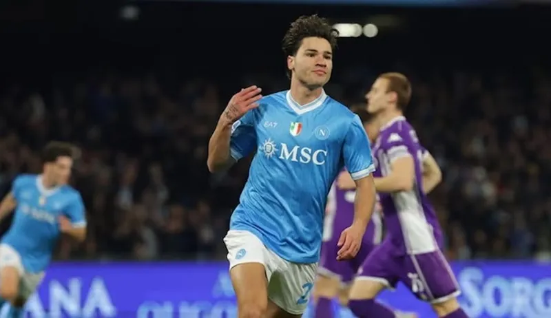 Antonio Vergara ghi bàn thắng đầu tiên tại Serie A trong màu áo Napoli.