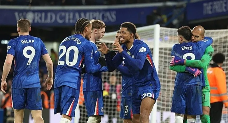 Chelsea ngược dòng từ thế bị dẫn trước 2 bàn trên sân nhà để đánh bại West Ham 3-2.