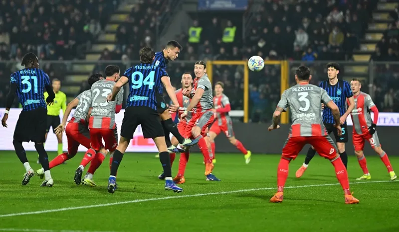 Lautaro Martinez mở tỷ số giúp đội đầu bảng Inter Milan thắng 2-0 trước Cremonese.