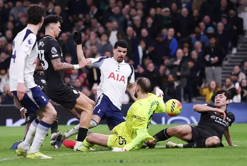 Pha ghi bàn của hợp lệ của Solanke