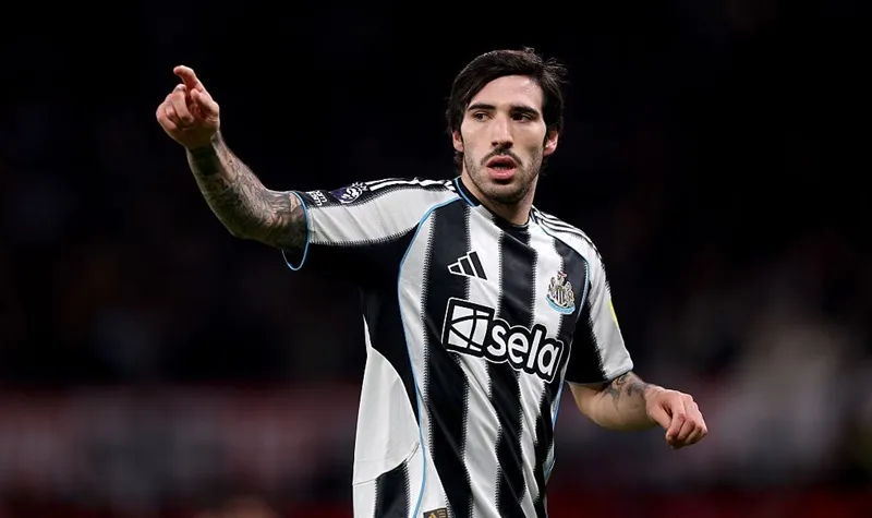 Tiền vệ Sandro Tonali vẫn ở lại Newcastle sau thông tin chào bán cho Arsenal.