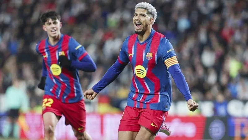 Ronald Araujo mạnh mẽ trở lại sau thời gian nghỉ dưỡng sức khỏe tâm thần.