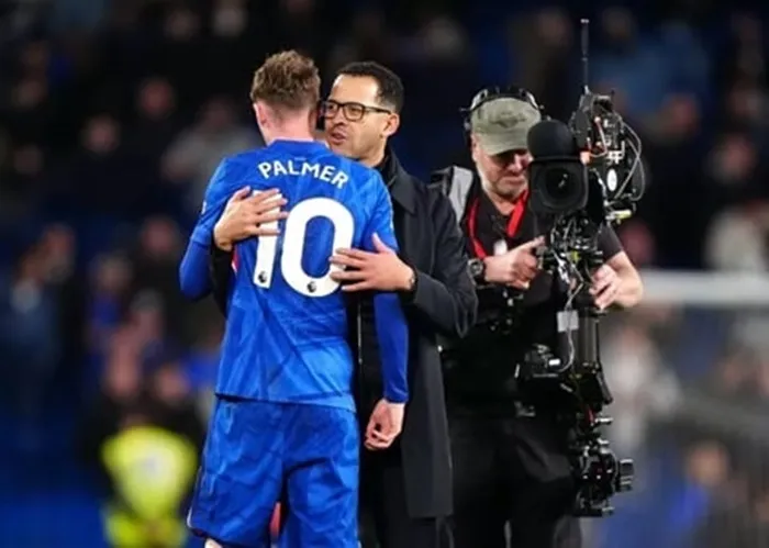 Liam Rosenior và Cole Palmer.