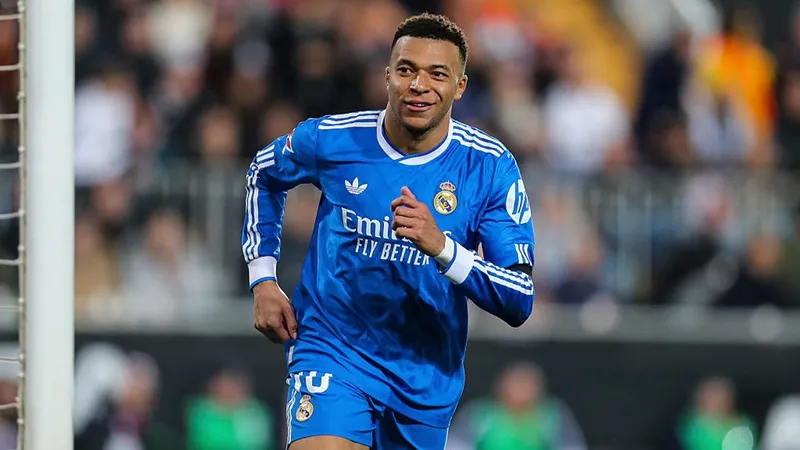Kylian Mbappe có những phẩm chất để sánh ngang với tầm ảnh hưởng phi thường của Cristiano Ronaldo tại Real Madrid.