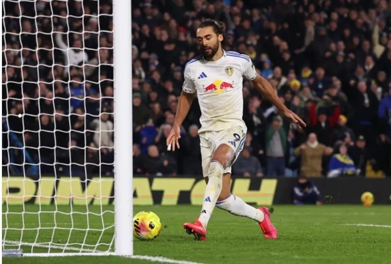 Calvert-Lewin ghi bàn trong chiến thắng Chelsea 3-1