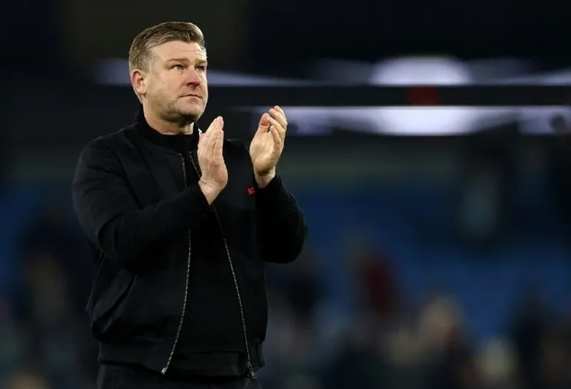 HLV Karl Robinson khẳng định Salford đã mạnh mẽ hơn khi trở lại nơi họ từng thua Man.City 0-8 ở vòng 3 FA Cup mùa trước.