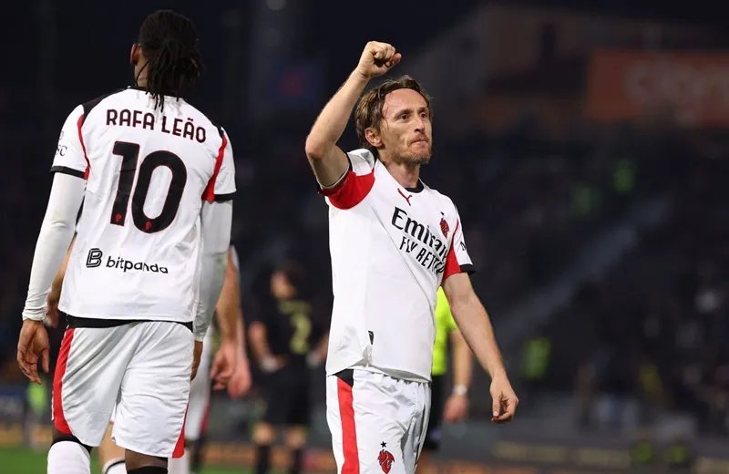 Luka Modric đã ghi bàn thắng muộn ấn định chiến thắng 2-1 cho AC Milan trước Pisa.