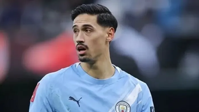 Reijnders cảnh báo Arsenal rằng Man City đang "săn đuổi" ngôi vô địch