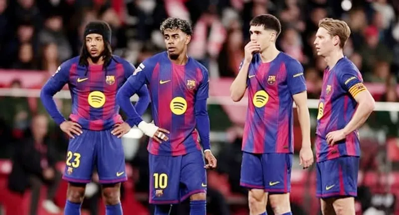 Thất bại thứ 2 trong vòng chưa đầy một tuần khiến Barcelona tụt lại 2 điểm so với Real Madrid.