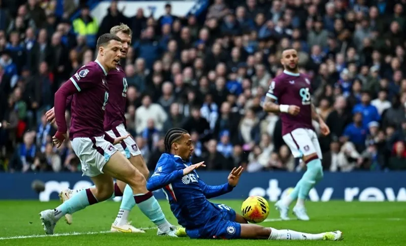 Joao Pedro mở tỷ số cho Chelsea từ phút thứ 4