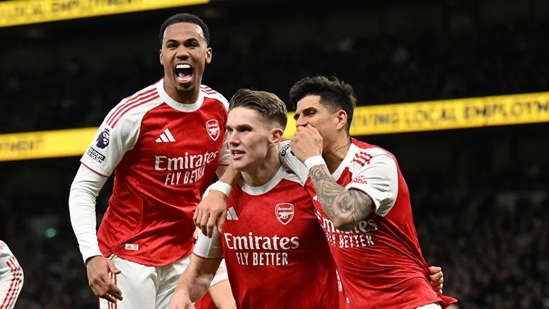 Viktor Gyokeres ghi 2 bàn giúp Arsenal giành chiến thắng 4-1 tại Tottenham.