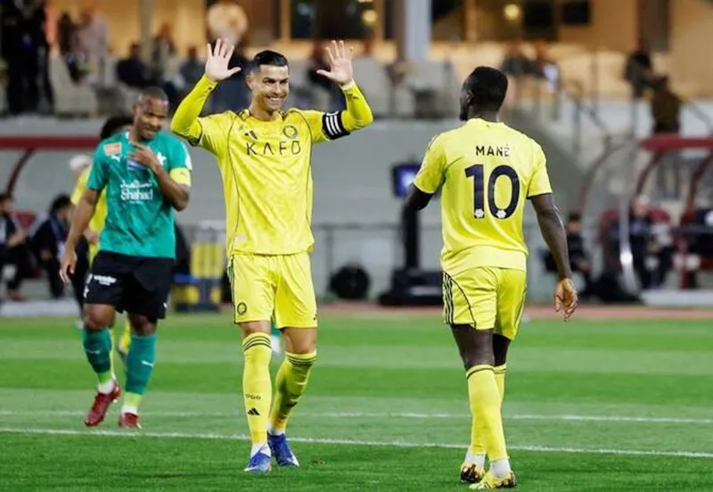 Cristiano Ronaldo ghi bàn trong chiến thắng áp đảo 5-0 của Al Nassr trước Al Najma SC.