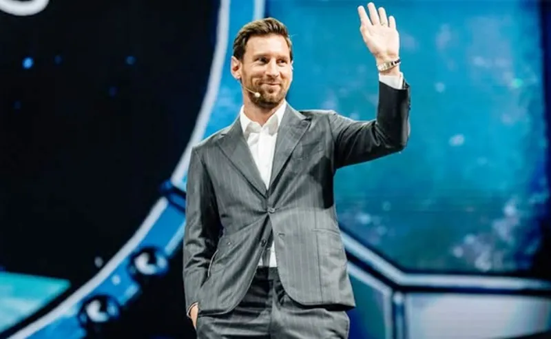 Lionel Messi thừa nhận việc không học tiếng Anh khiến anh thiếu tự tin khi giao tiếp với những nhân vật nổi tiếng trên thế giới.