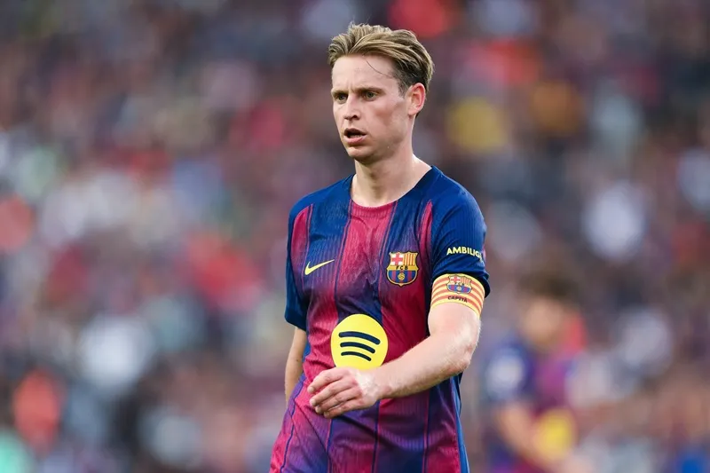 Chấn thương của Frenkie de Jong đến vào thời điểm đặc biệt khó khăn đối với HLV Hansi Flick và Barcelona.