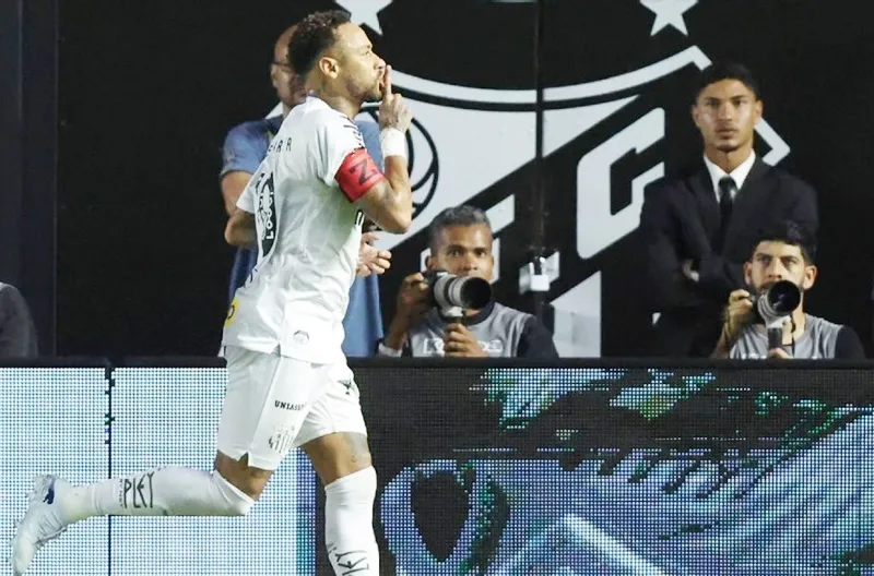 Neymar ghi cú đúp dẫn dắt Santos giành chiến thắng 2-1 trước Vasco da Gama.