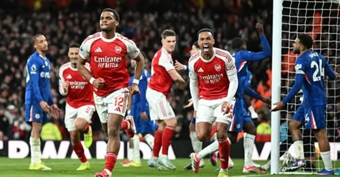 Bàn thắng trong hiệp 2 của Jurrien Timber giúp Arsenal tái lập khoảng cách 5 điểm so với Man.City.