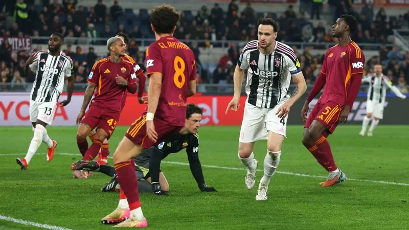 Juventus ngược dòng từ thế bị dẫn trước 2 bàn để hòa 3-3 trên sân AS Roma.