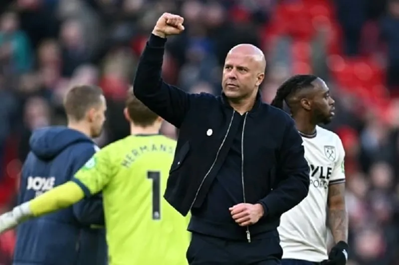  Arne Slot: “Trái tim bóng đá của tôi không thích xu hướng đá phạt cố định”