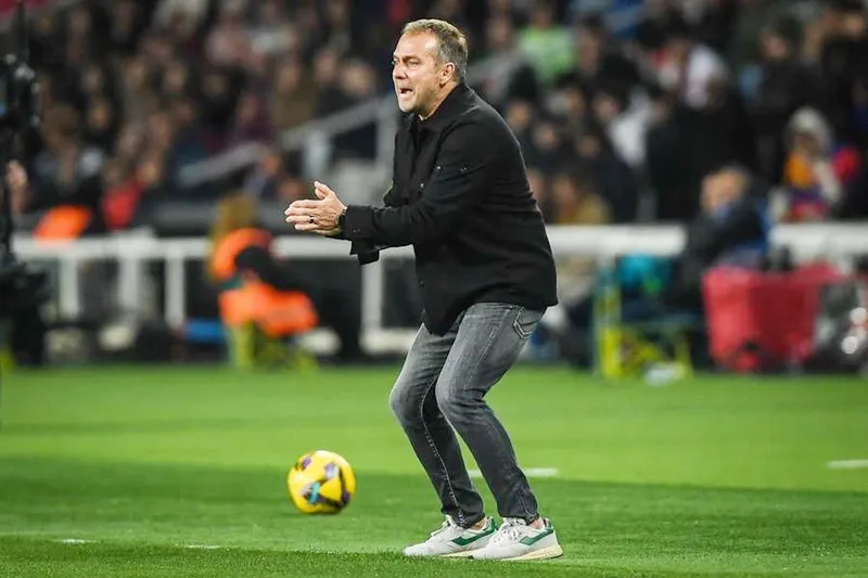 HLV Hansi Flick vẫn tin Barcelona có thể xoay chuyển tình thế ở lượt về bán kết Copa del Rey.