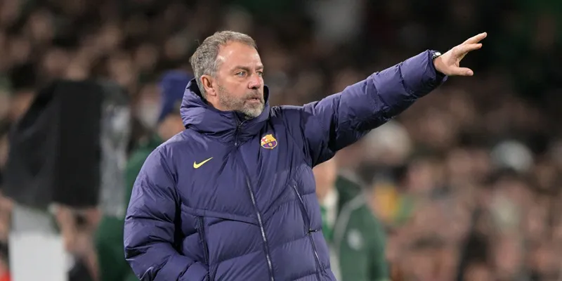 HLV Hansi Flick đối mặt bài toán khó nhân sự khi Barcelona làm khách tại Athletic Bilbao.