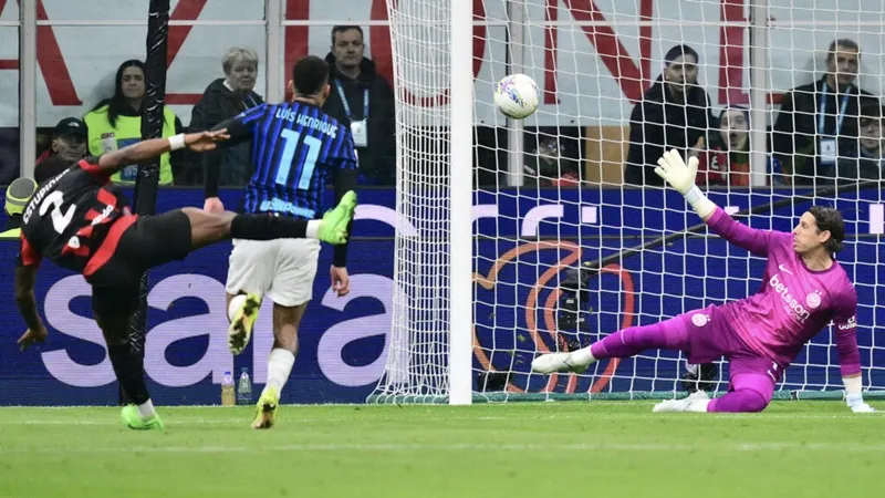 Pervis Estupinan ghi bàn giúp AC Milan đánh bại Inter Milan 1-0 trong trận Derby della Madonnina.