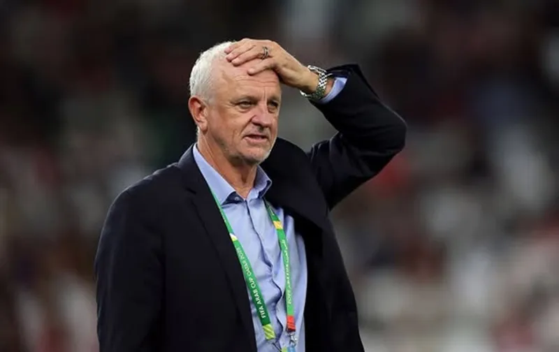 HLV Graham Arnold đang kêu gọi FIFA giúp đỡ đội tuyển Iraq vì cuộc xung đột quân sự tại khu vực.