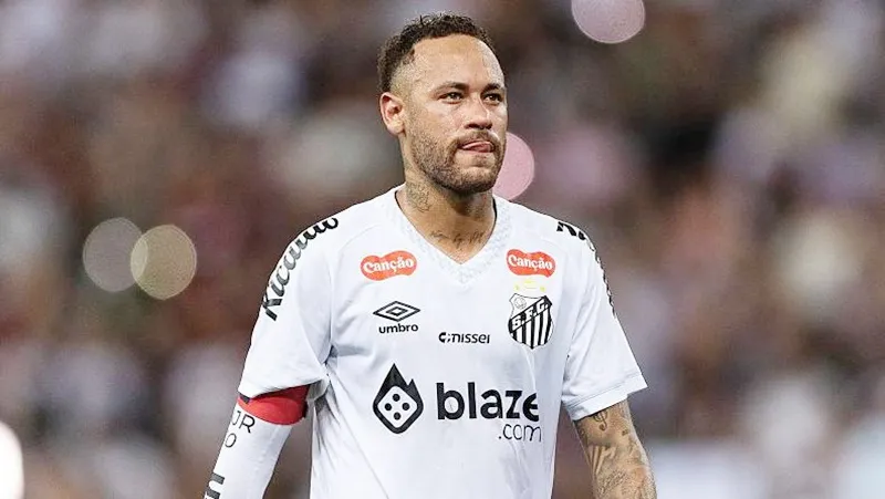 Thời gian đang cạn dần đối với Neymar khi Brazil dự kiến công bố danh sách tham dự World Cup vào tháng 5.