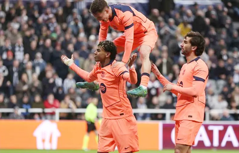 Lamine Yamal sút thắng quả phạt đền ở phút 90+6 giúp Barcelona hòa 1-1 tại Newcastle.