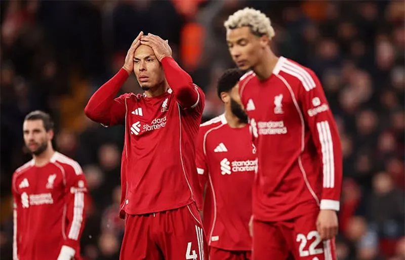 Liverpool tiếp tục phong độ đáng thất vọng khi để thủng lưới bàn thua muộn trong trận hòa Tottenham 1-1.