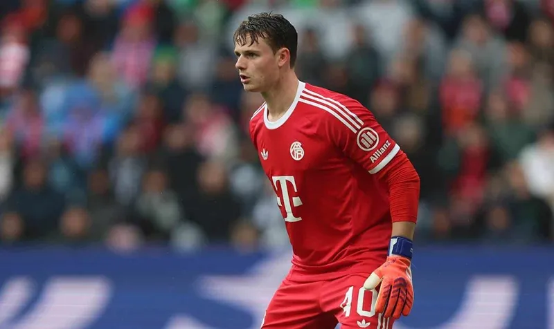 Thủ môn Jonas Urbig trở lại tập luyện là tin vui cho Bayern Munich.