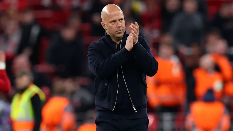 HLV Arne Slot tin Liverpool đã gửi lời cảnh báo đến PSG sau chiến thắng 4-0 trước Galatasaray.