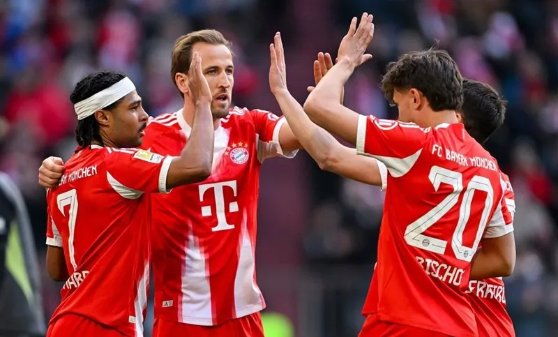 Bayern Munich tiến gần hơn đến chức vô địch Bundesliga lần thứ 13 trong 14 năm sau khi đánh bại Union Berlin 4-0.
