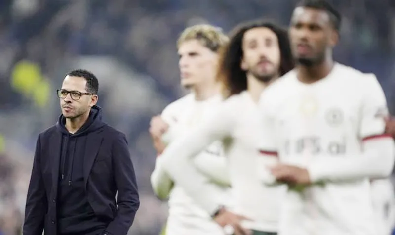 HLV Liam Rosenior thừa nhận rất đau lòng sau khi Chelsea thua 0-3 trước Everton.