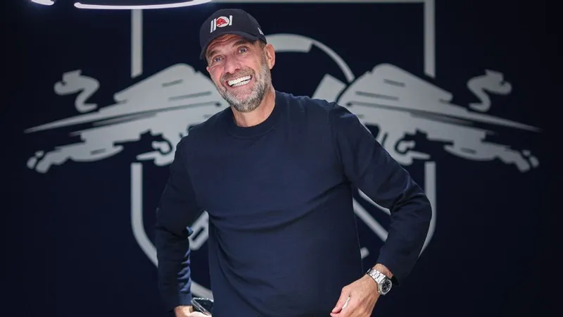 Jurgen Klopp mô tả những tin đồn ông dẫn dắt Real Madrid vào mùa hè này là “vô lý”.