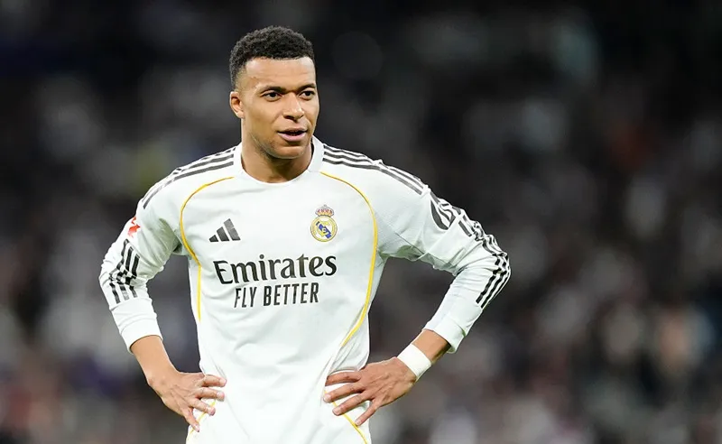 Kylian Mbappe phủ nhận các báo cáo cho rằng chấn thương đầu gối của anh đã bị chẩn đoán sai.