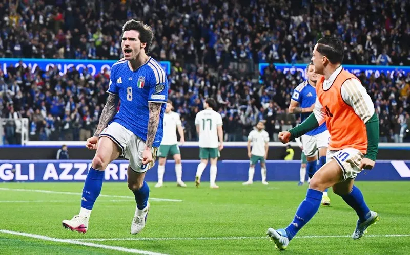 Sandro Tonali tỏa sáng khi ghi bàn và kiến tạo giúp Italy thắng 2-0 trước Bắc Ireland.