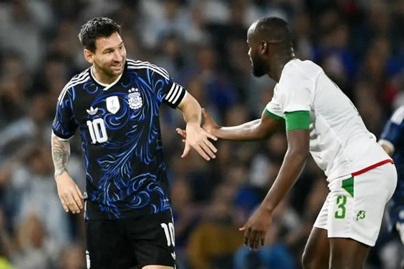 Lionel Messi chọn vào sân trong hiệp 2 thay vì cố săn tìm bàn thắng trước đối thủ hạng hạng 115 thế giới.